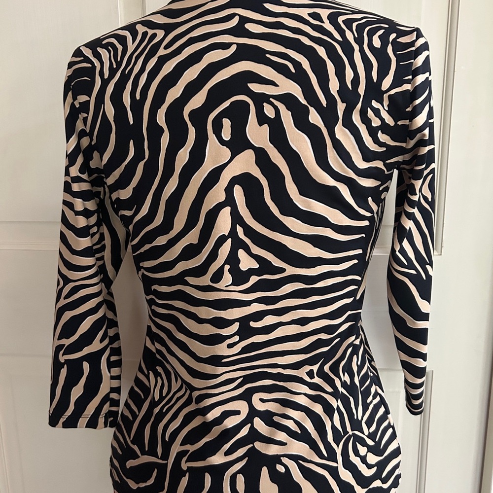 J. McLaughlin Signature Tee - Size XS - Picture 2 of 5